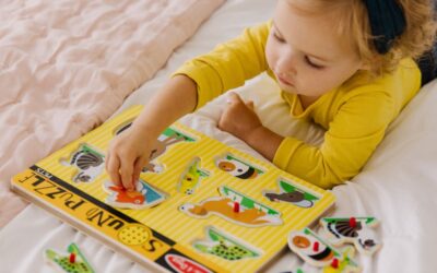 CO PRZYCIĄGA, A CO ROZPRASZA UWAGĘ DZIECKA?